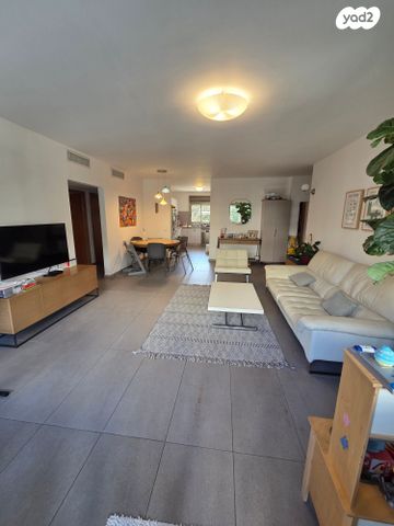 דירה, שמואל שניצר, אזורי חן, גימל החדשה, תל אביב יפו