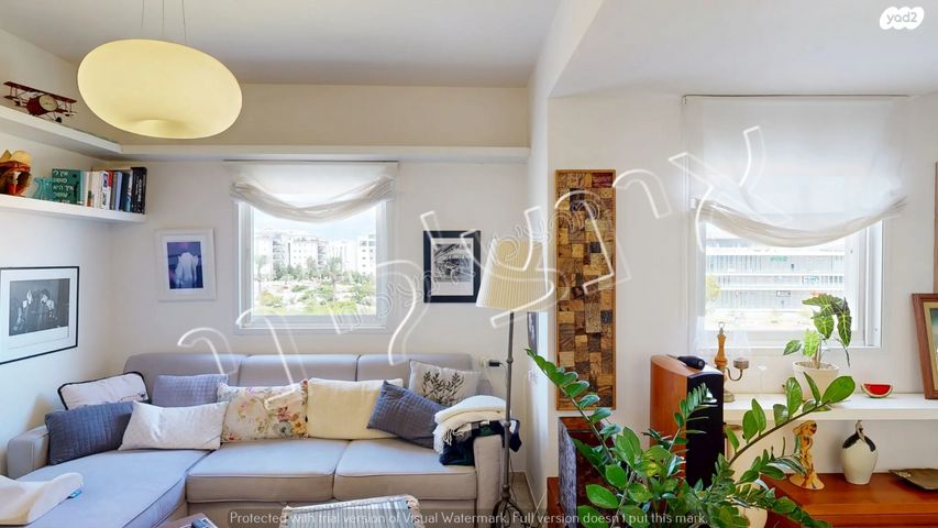 גג/ פנטהאוז, יהודה בורלא, 2003, רעננה