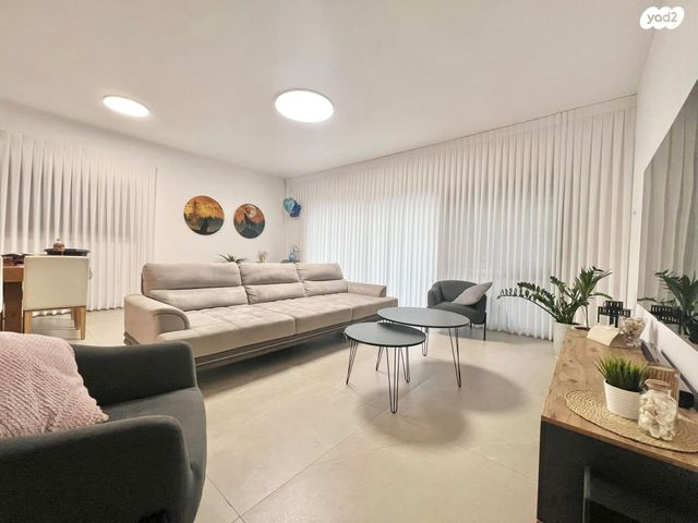 דו משפחתי, גני מנחם, באר יעקב