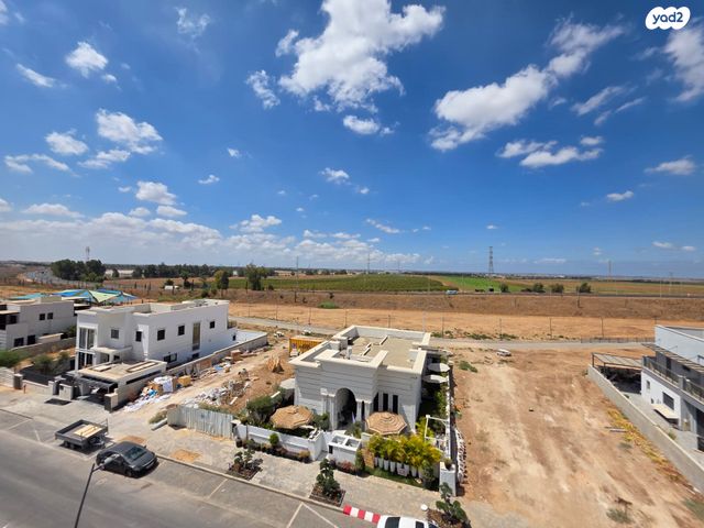 דירה, חנה סנש, קרית גת