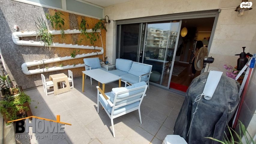 דירה, שושנת העמקים, קדימה צורן