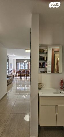 דירה, לואיס ברנדייס, רוממה, ירושלים