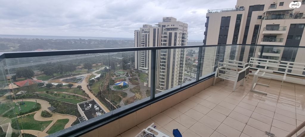 גג/ פנטהאוז, אור עקיבא