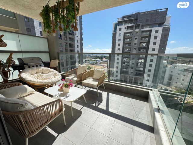 דירה, אבן גבירול, רחובות