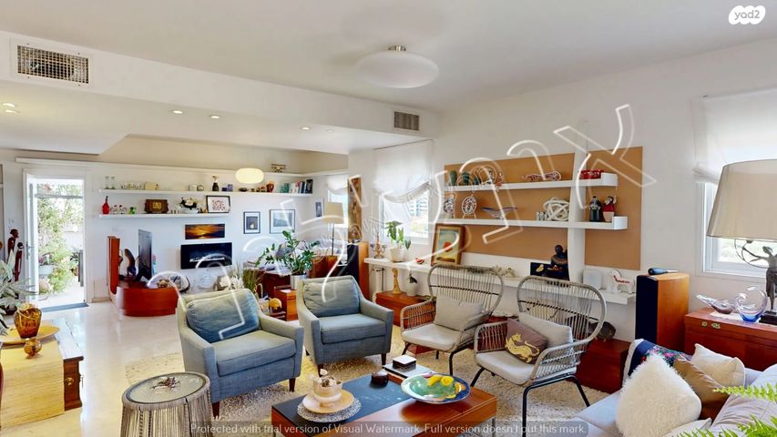 גג/ פנטהאוז, יהודה בורלא, 2003, רעננה