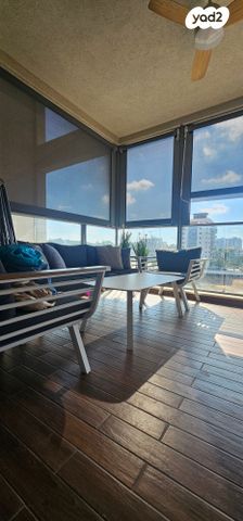 דירה, אריק שרון, נהריה