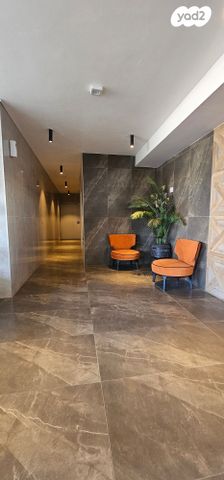 דירה, אריק שרון, נהריה