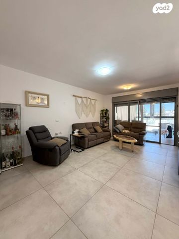 דירת גן, מבוא שקד, ערד