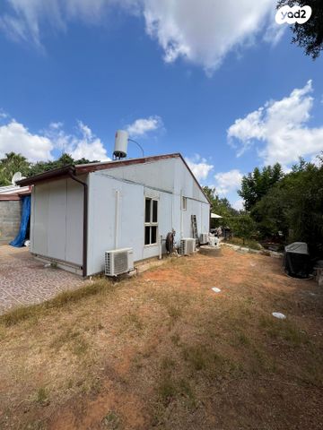 דו משפחתי, דרך האלון, קציר, קציר