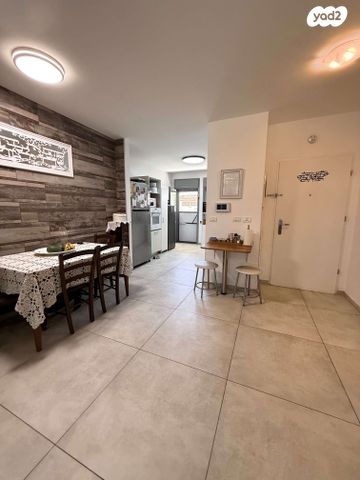 דירת גן, מבוא שקד, ערד