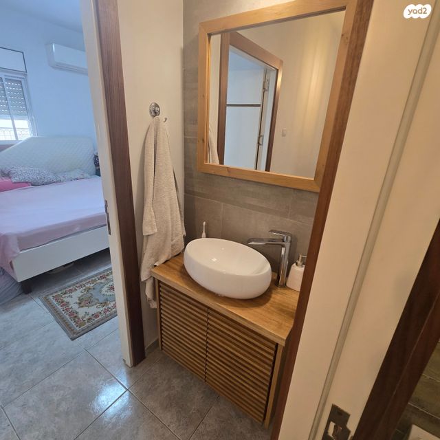 דירה, מרדכי אנילביץ', מרכז העיר, עכו