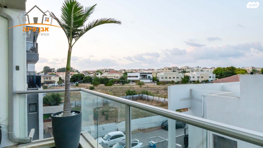 גג/ פנטהאוז, שדרות רפאל סויסה, בר לב, מזכרת בתיה