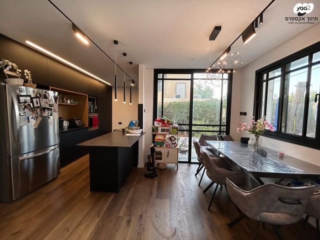 בית פרטי/ קוטג', אגוז, עומר