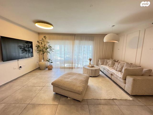 דירה, אבן גבירול, רחובות