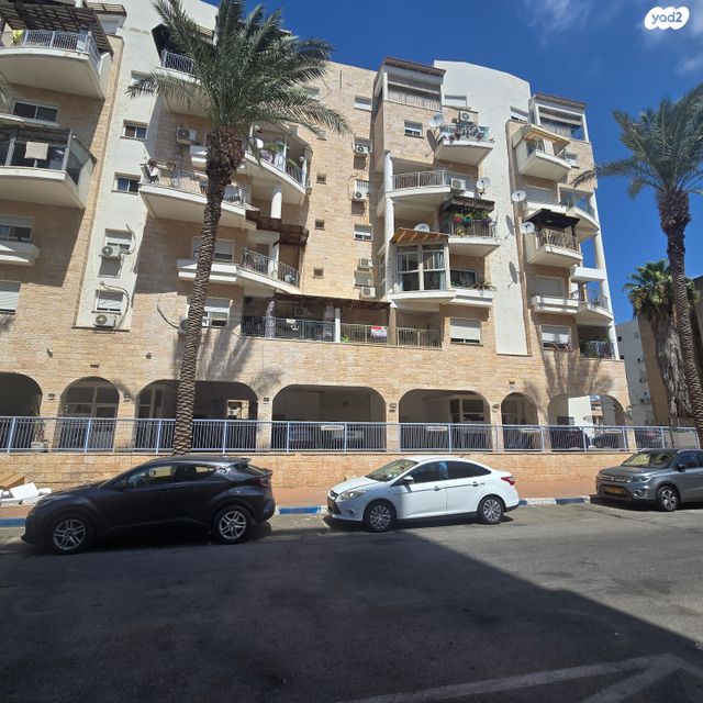 דירה, מרדכי אנילביץ', מרכז העיר, עכו