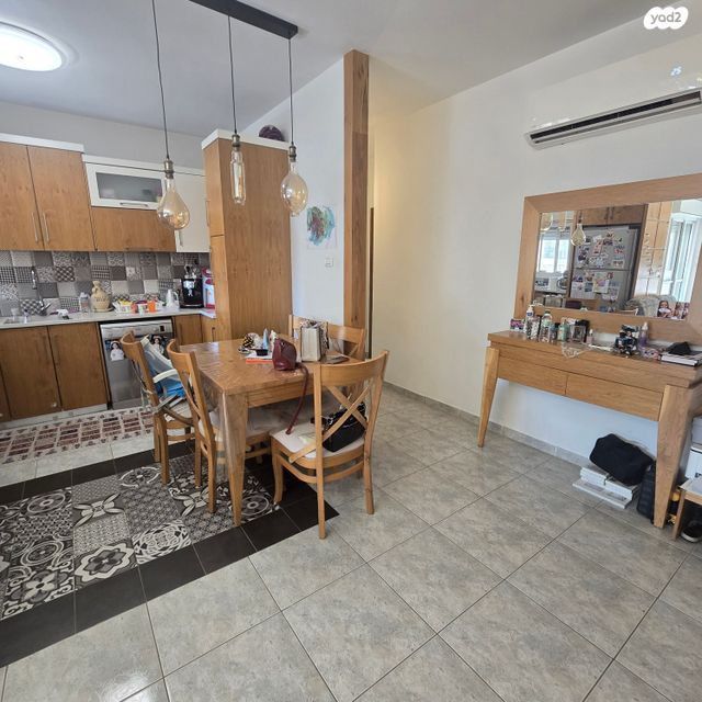 דירה, מרדכי אנילביץ', מרכז העיר, עכו