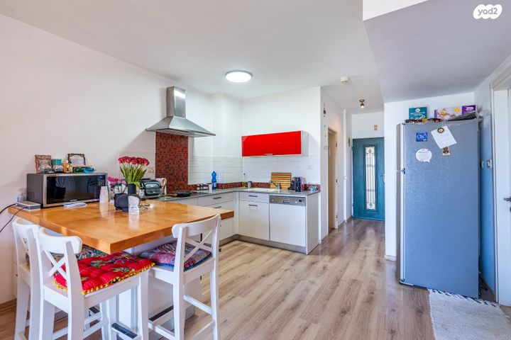 דירה, שדרות מנחם בגין 1, גבעת אולגה, חדרה