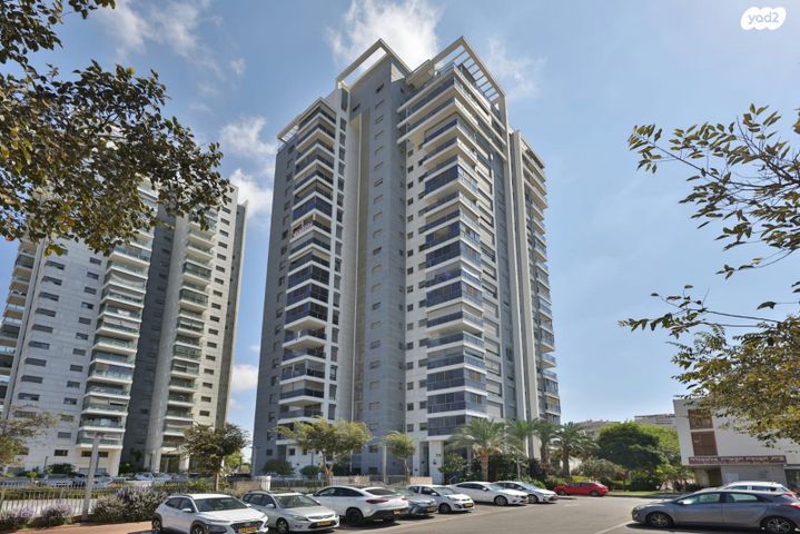 גג/ פנטהאוז, הפקאן, הפרפר, קרית ביאליק