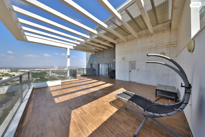 גג/ פנטהאוז, הפקאן, הפרפר, קרית ביאליק