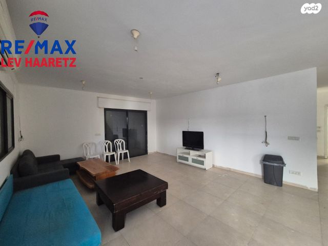 דו משפחתי, הכלנית, נופים