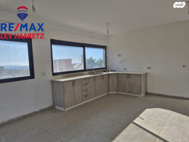 דו משפחתי, הכלנית, נופים