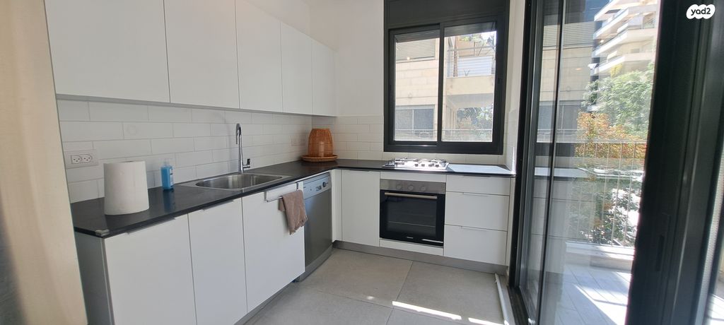 דירה, אסף, חרוזים, רמת גן