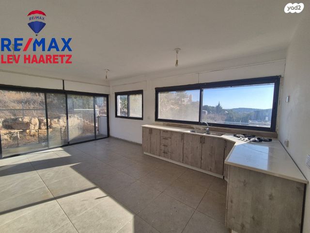 דו משפחתי, הכלנית, נופים