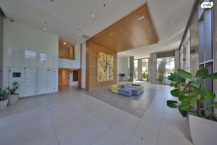 גג/ פנטהאוז, הפקאן, הפרפר, קרית ביאליק