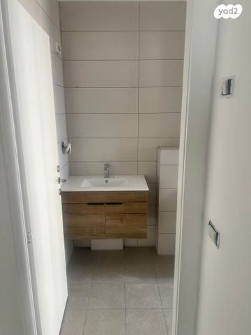 גג/ פנטהאוז, דב גרונר, עין גנים, פתח תקווה