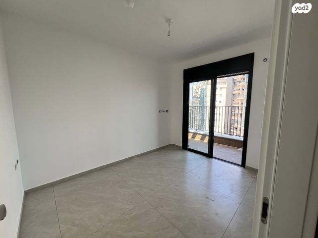 גג/ פנטהאוז, דב גרונר, עין גנים, פתח תקווה