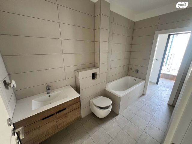 גג/ פנטהאוז, דב גרונר, עין גנים, פתח תקווה