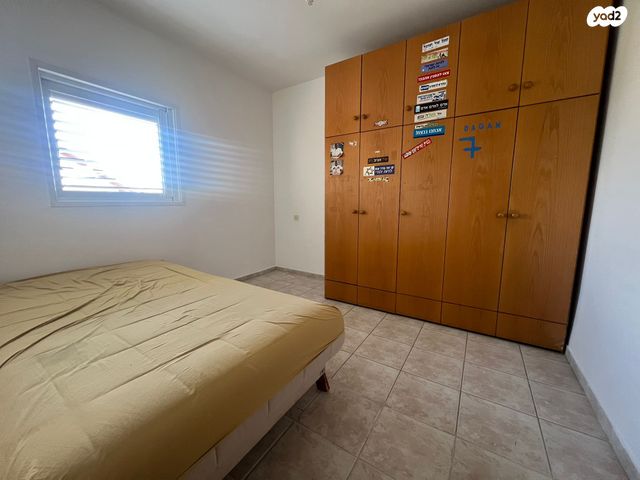 דו משפחתי, יצחק שדה, כפר סבא