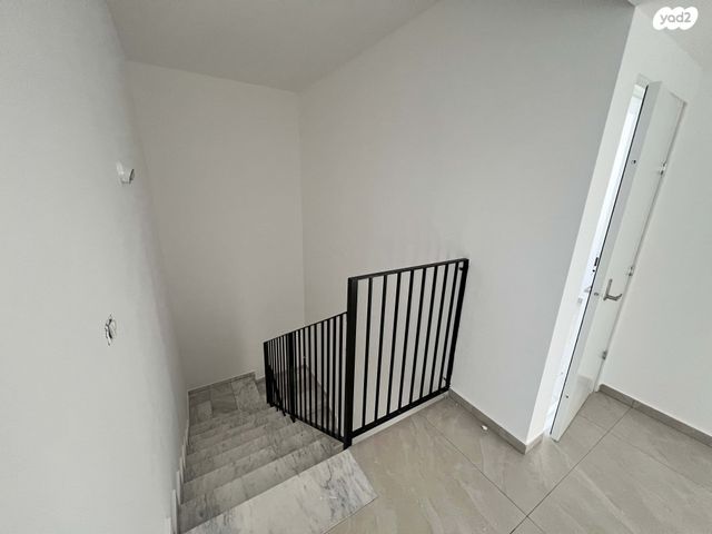 גג/ פנטהאוז, דב גרונר, עין גנים, פתח תקווה