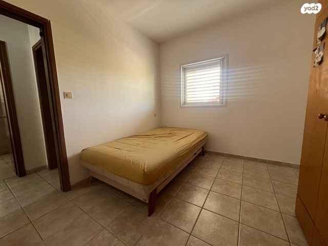 דו משפחתי, יצחק שדה, כפר סבא