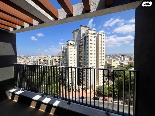 גג/ פנטהאוז, דב גרונר, עין גנים, פתח תקווה