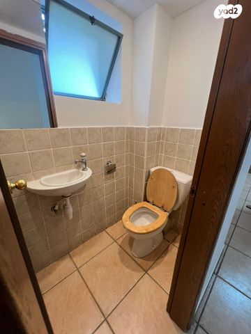 דו משפחתי, יצחק שדה, כפר סבא