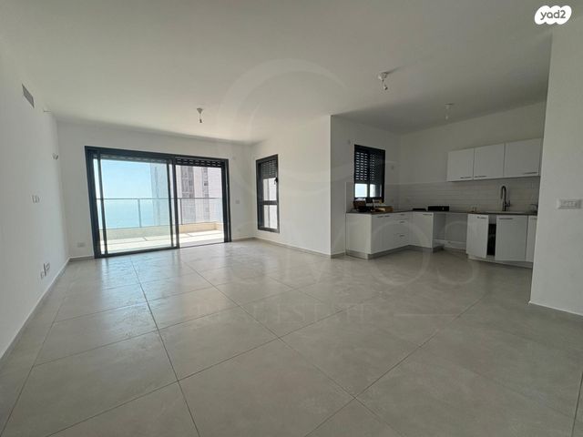 דירה, אמנון ליפקין שחק, נוף הטיילת, נתניה