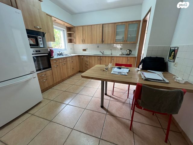 דו משפחתי, יצחק שדה, כפר סבא