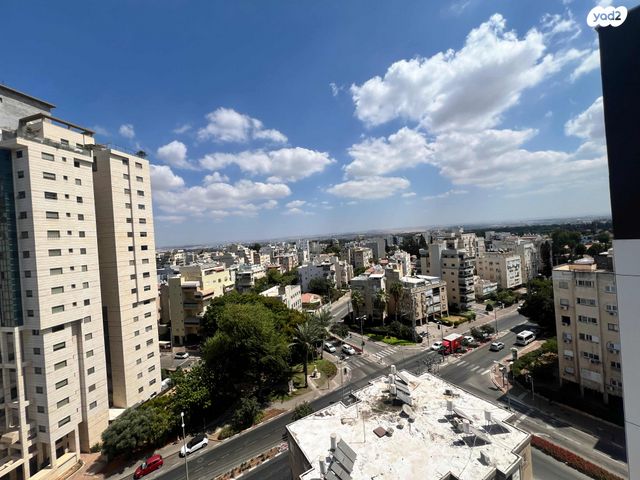 גג/ פנטהאוז, דב גרונר, עין גנים, פתח תקווה