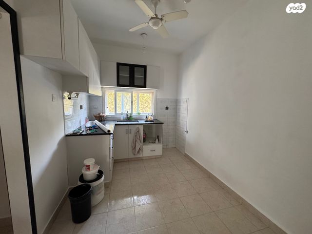 דירה, דב הוז, אושיות, רחובות