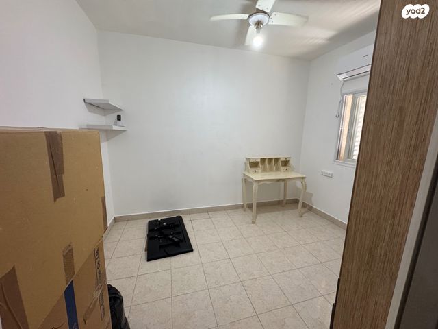 דירה, דב הוז, אושיות, רחובות