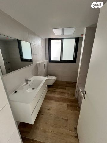 דירה, דוכיפת, גבעת אלונים, קרית אתא