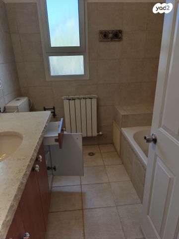 בית פרטי/ קוטג', צאלים, שירת הכפר, כפר ורדים