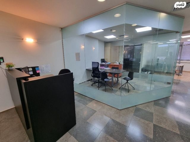 חנויות/ שטח מסחרי