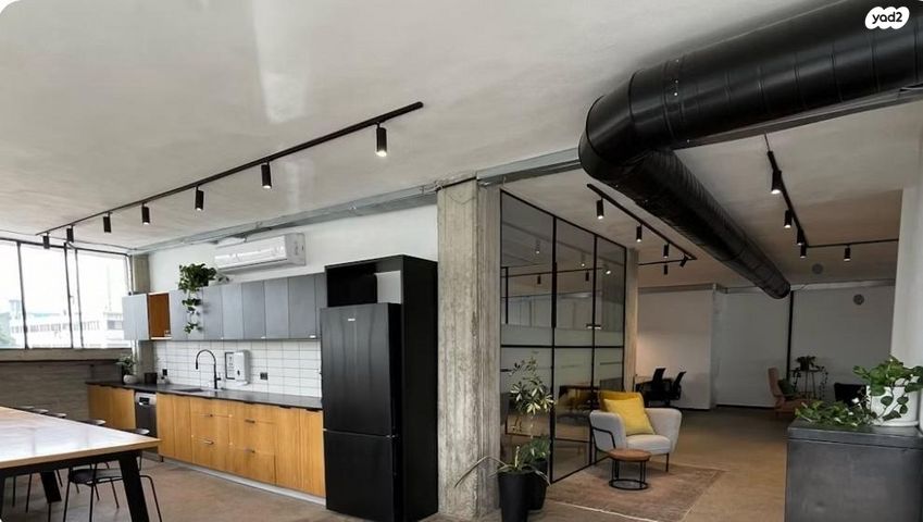 מונטיפיורי, הרכבת