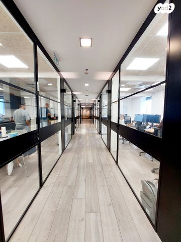 משרדים, דרך זאב ז'בוטינסקי, רמת גן