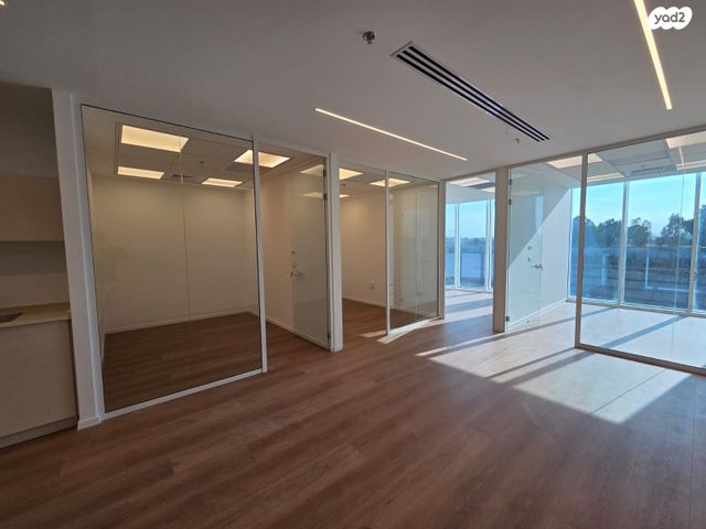 משרדים, לוחמי האש 1, קרית אונו