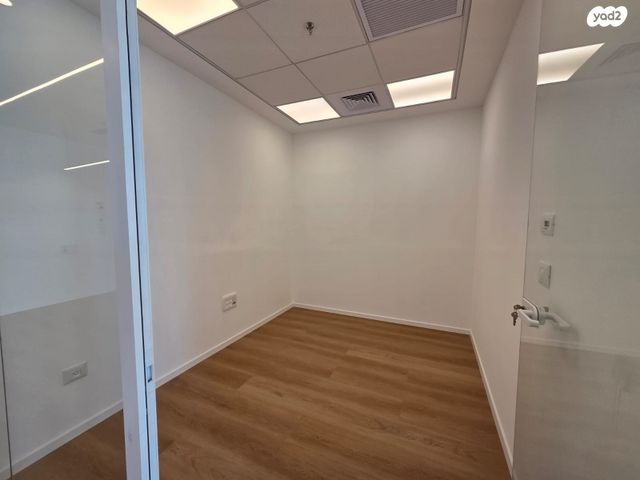 משרדים, לוחמי האש 1, קרית אונו