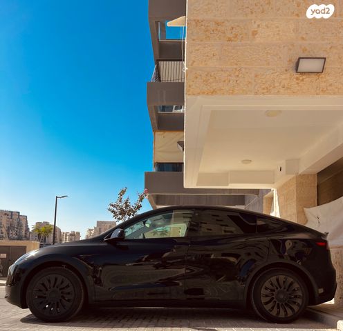 מודעת רכב טסלה מודל Y