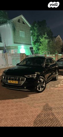 מודעת רכב אאודי E-tron
